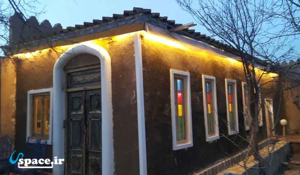 نمای بیرونی رستوران اقامتگاه بوم گردی رادک - چناران - روستای رادکان